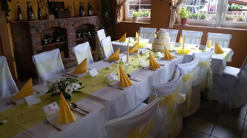 Gasthof Restaurace - Penzion Bavorsky Dvur Sezemice