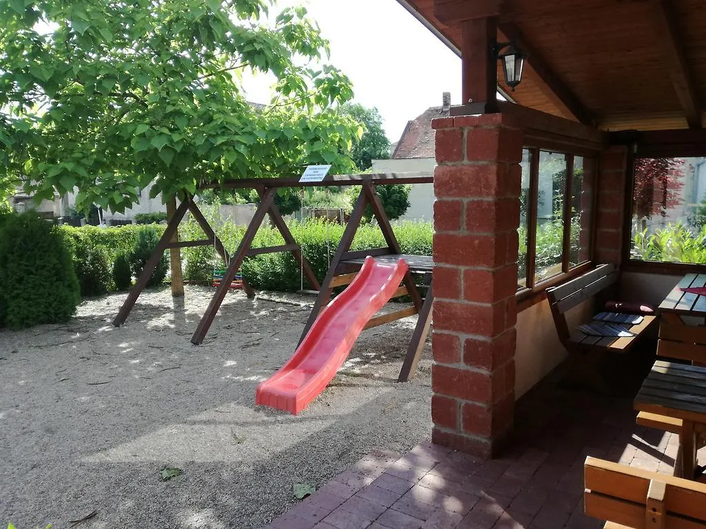Gasthof Restaurace - Penzion Bavorsky Dvur Sezemice