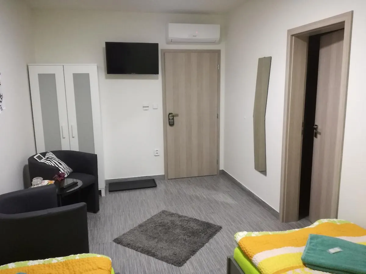 Restaurace - Penzion Bavorsky Dvur Sezemice 3*,  Tschechische Republik